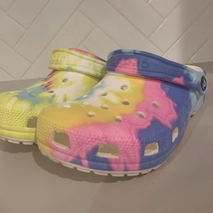 Crocs Classic Tie-Dye Graphic Clog
